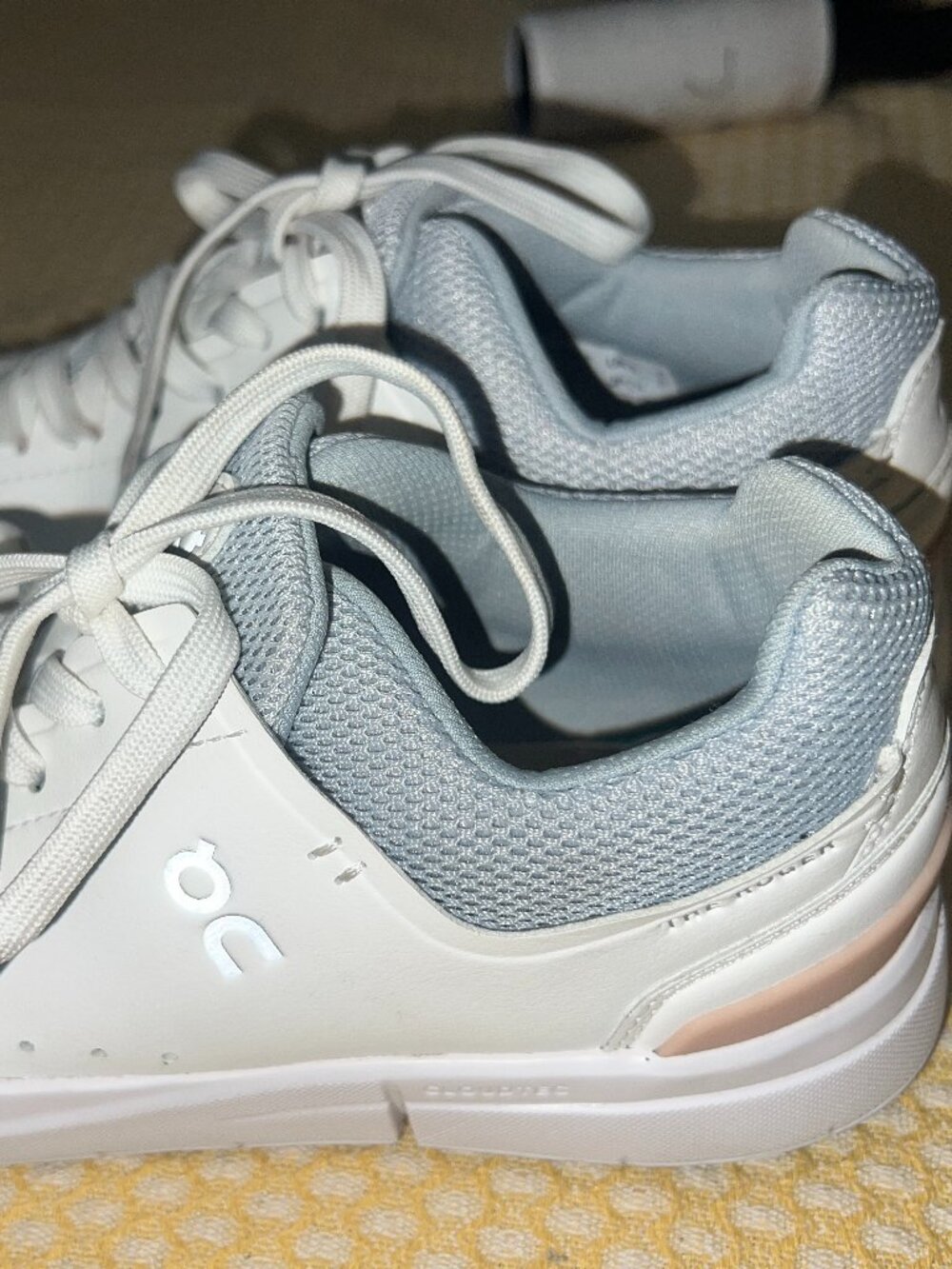 On Running THE ROGER Advantage White Blue Pink Sneakers Size 7